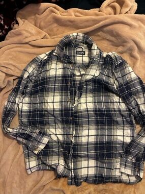 💰5/$10 Classic Navy and White Plaid Men's Button-Up Shirt